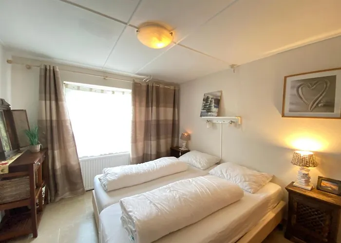 Op 't Landtweg 37 아파트 칼란트소그